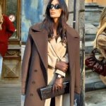 Подари мне платок: как стильно носить его осенью 2025