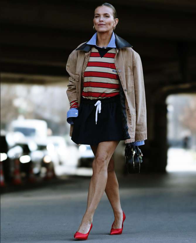 Как звезда: как стилизовать осенью поло в полоску, с чем носить