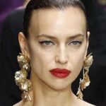 Синий-синий иней: как и с чем носить трендовый цвет осени — 4 совета стилиста